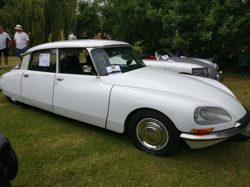 Not much Citroen in attendance, but god I can’t walk past a DS